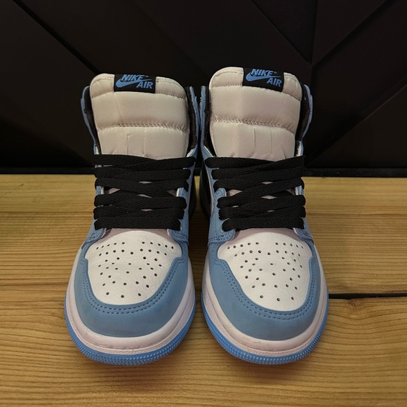 Air Jordan 1 Retro High OG University Blue (5.5-6) - Picture 4 of 5